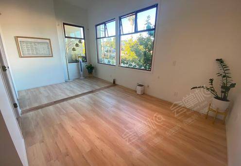 Bright, Airy Healing and Workshop Space in North Oakland